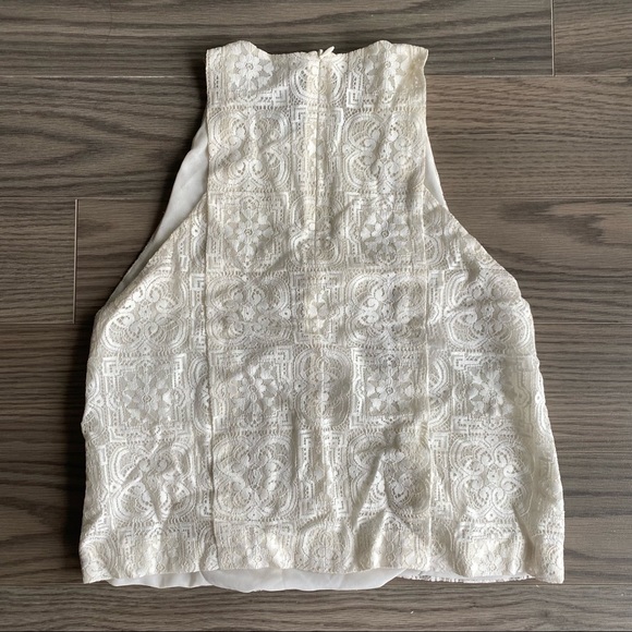 Crochet Lace Sleeveless Top - Picture 2 of 4